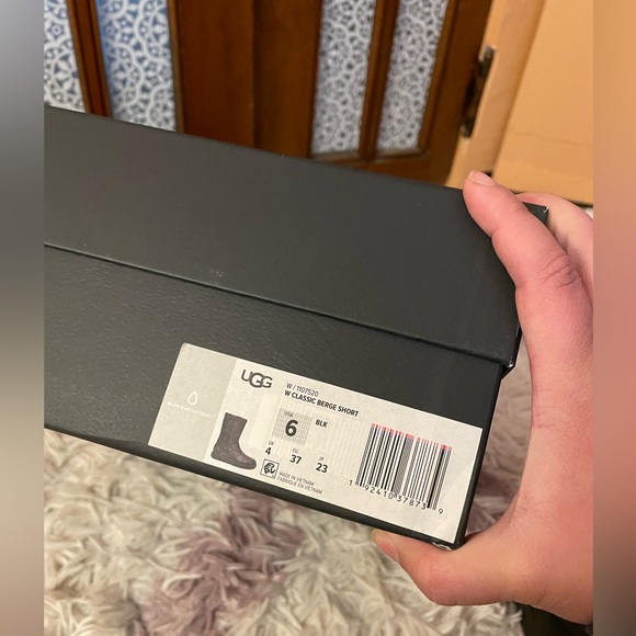 Ugg classic berge black short all leather boots - Picture 9 of 9